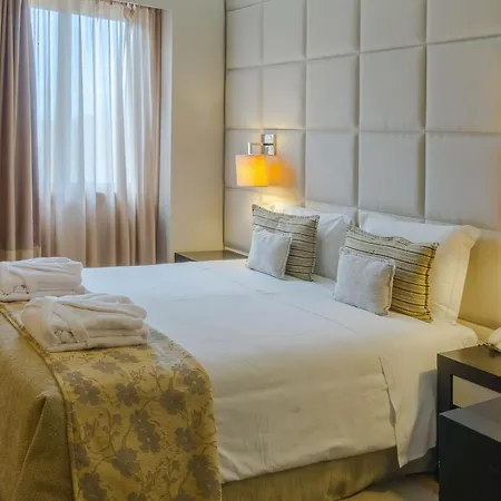 Hotel Your & 4*